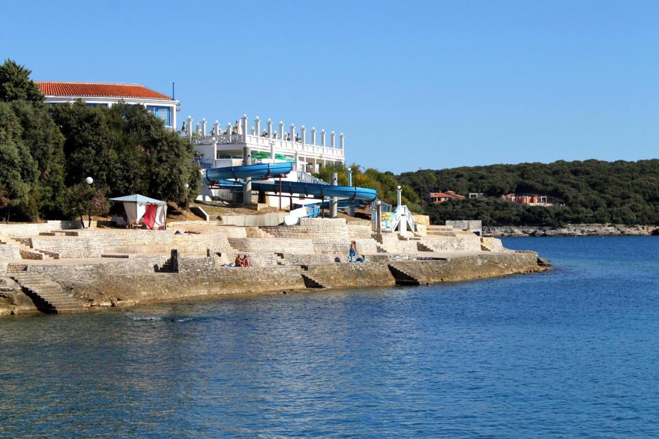 Apartments With A Parking Space Pula - 16053 Exterior photo