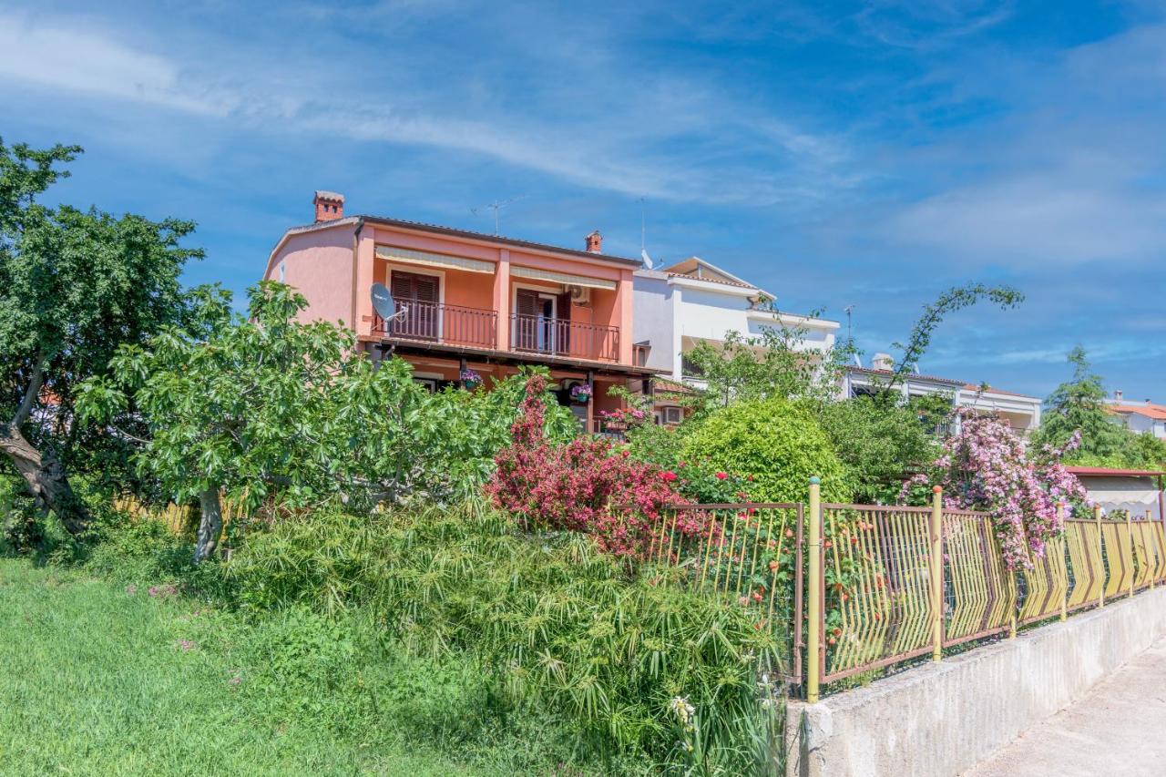 Apartments With A Parking Space Pula - 16053 Exterior photo