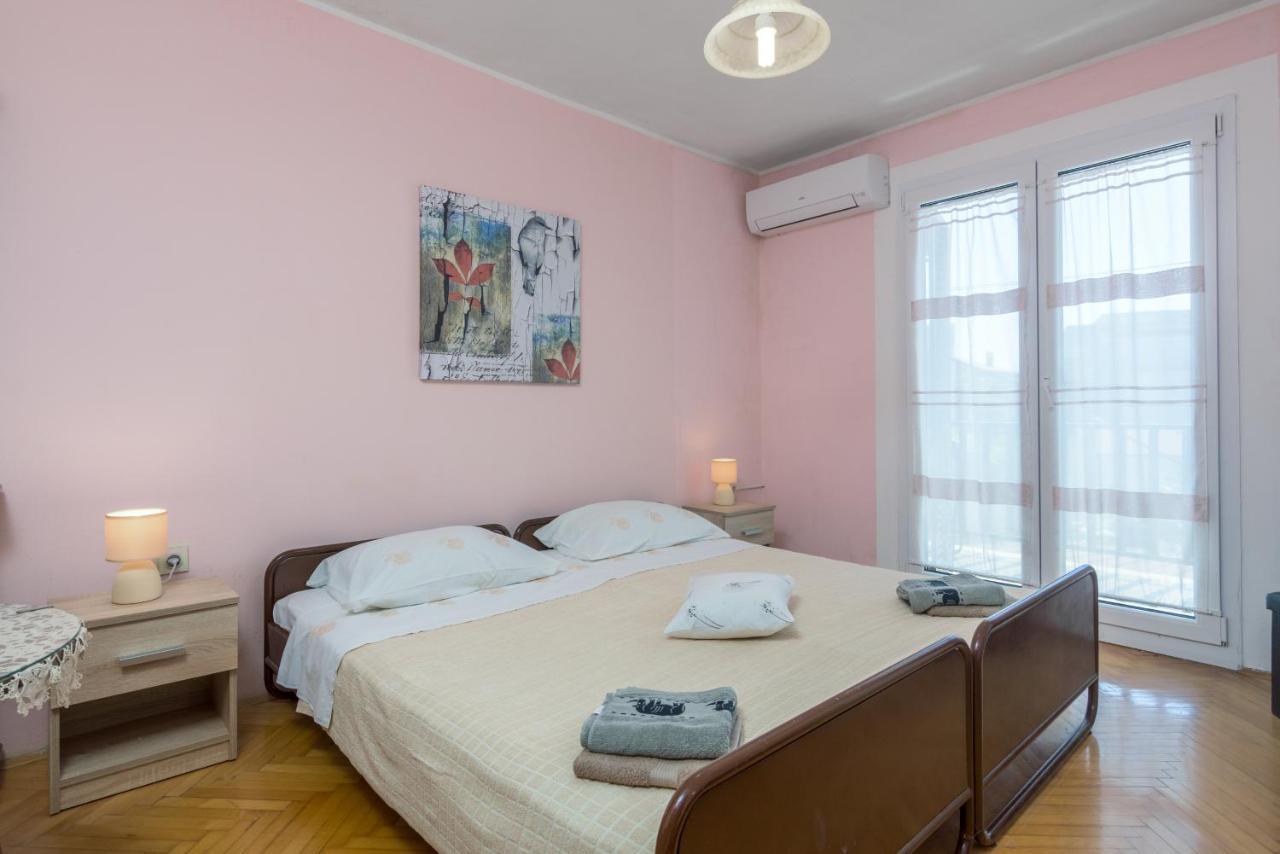 Apartments With A Parking Space Pula - 16053 Exterior photo