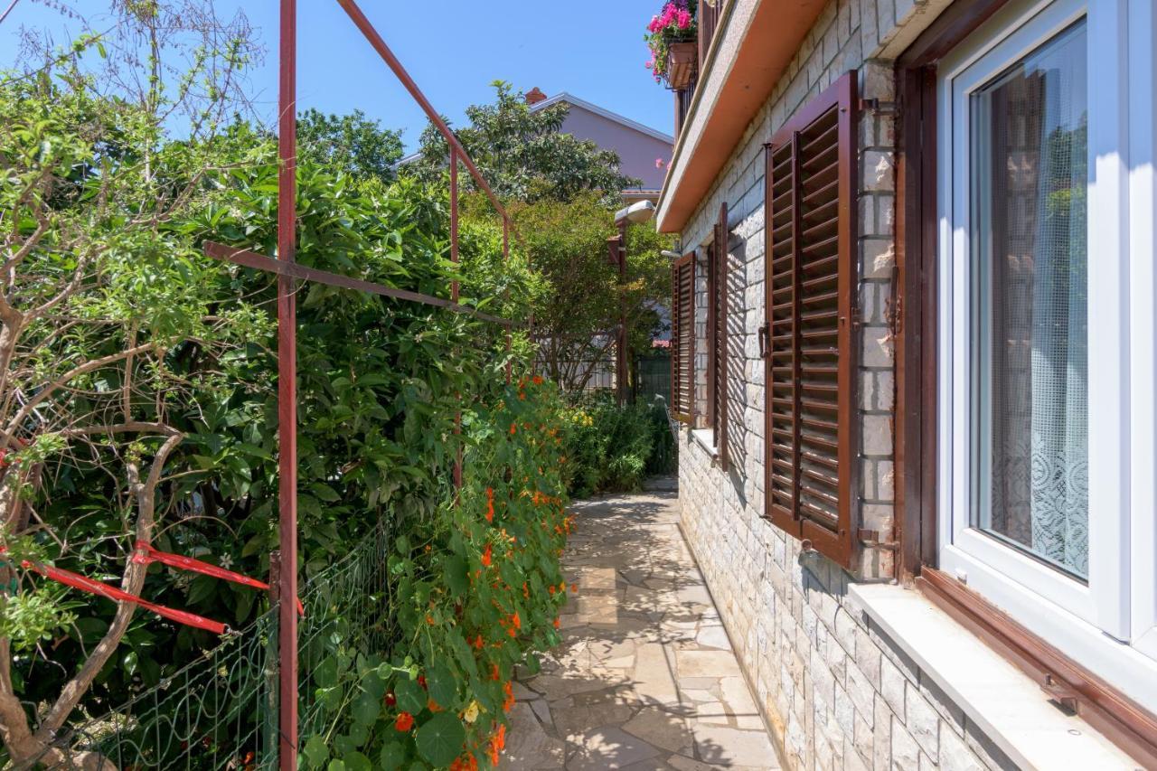 Apartments With A Parking Space Pula - 16053 Exterior photo
