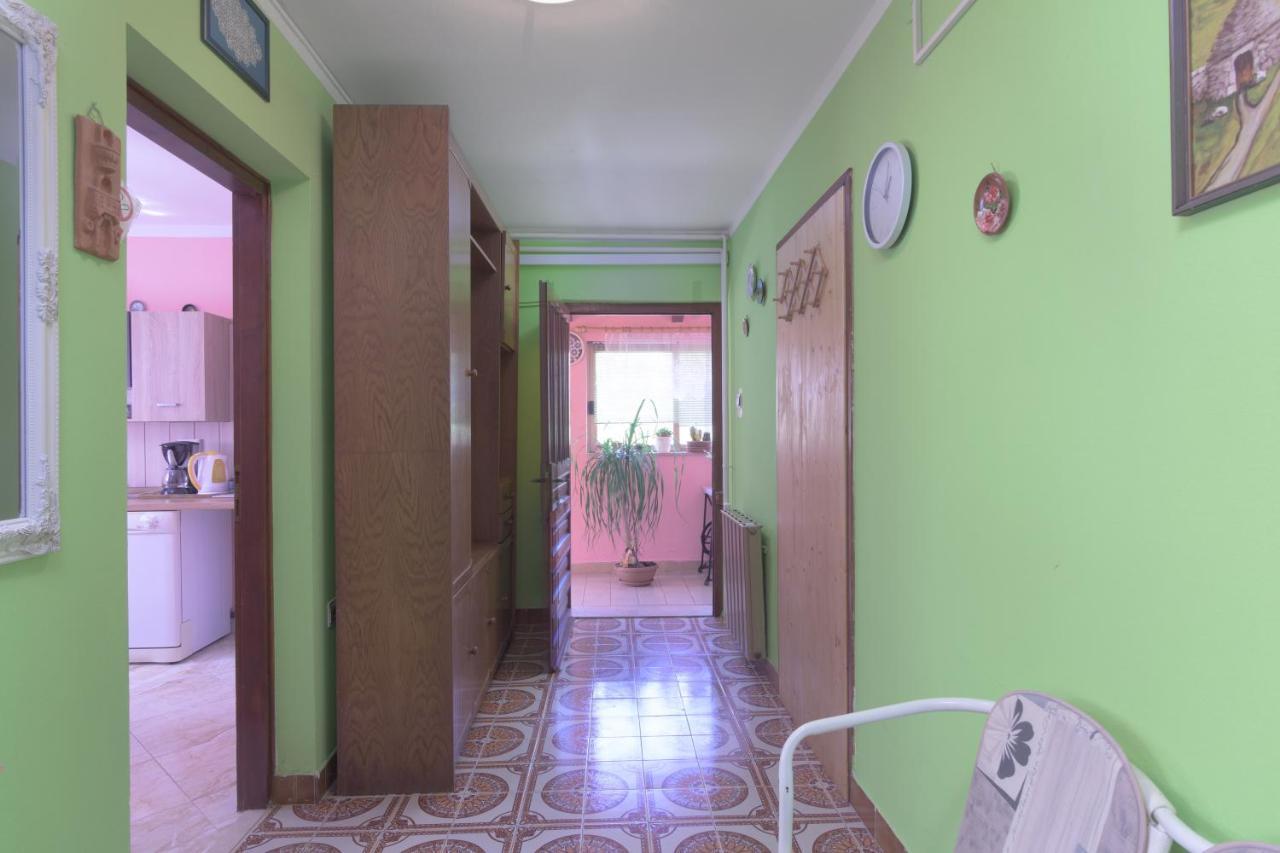 Apartments With A Parking Space Pula - 16053 Exterior photo