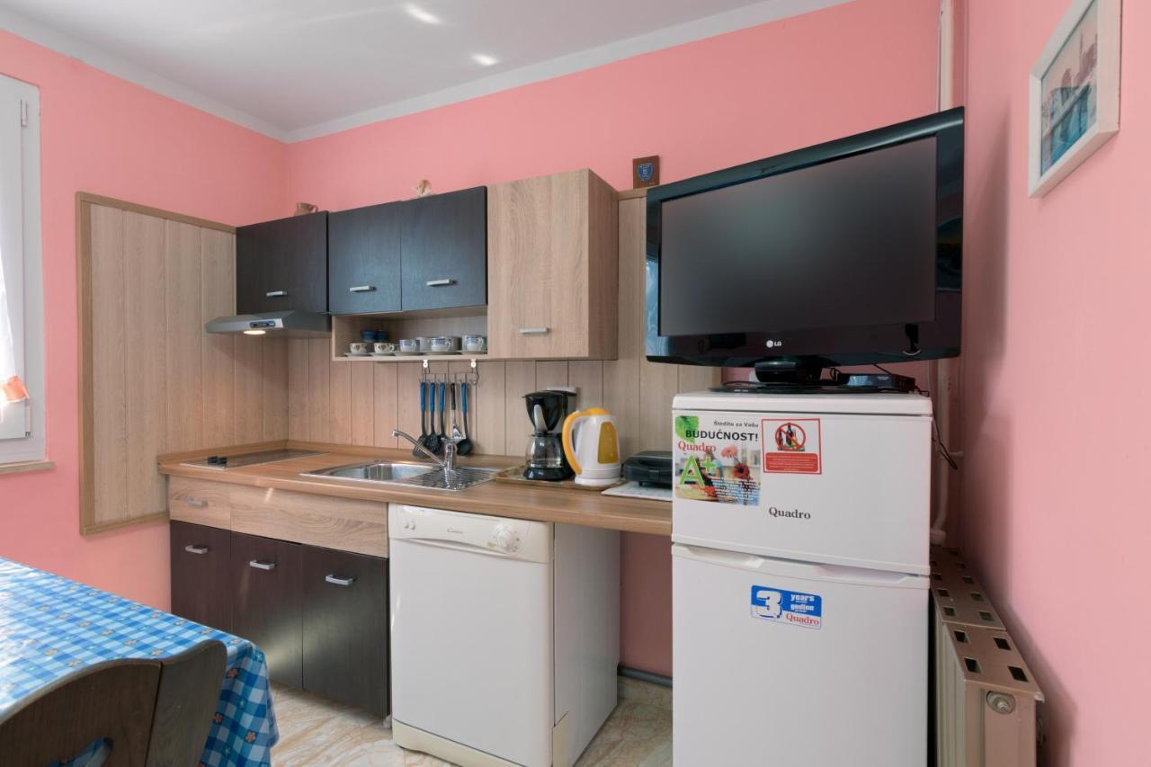 Apartments With A Parking Space Pula - 16053 Exterior photo